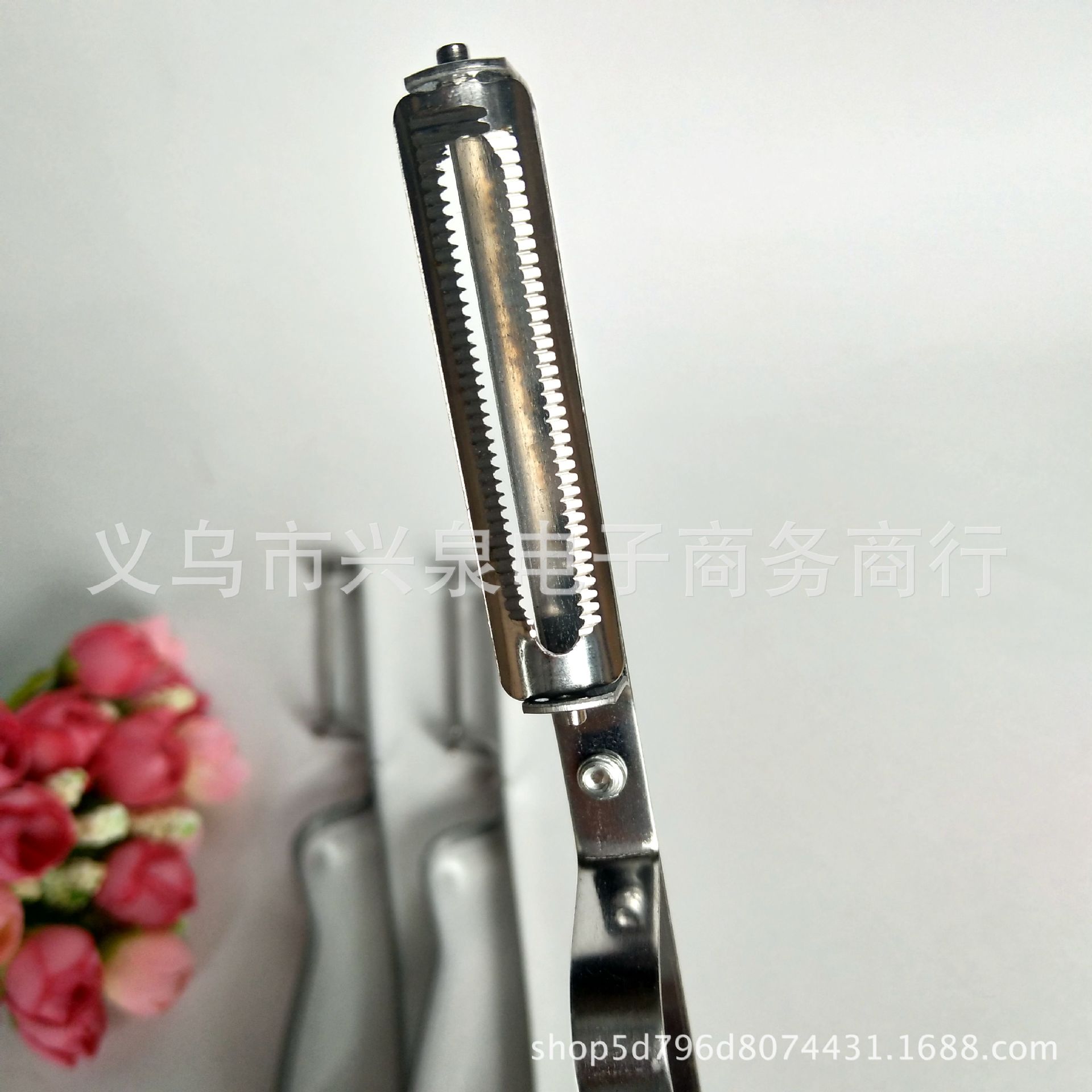 【 Zone 2-10 】【 Steel Handle Toothbrush Grater 】 2000 yuan per box, multi-functional vegetable and fruit peeler, metal peeler, fruit peeler, fruit peeling, wholesale 1 yuan pic 6