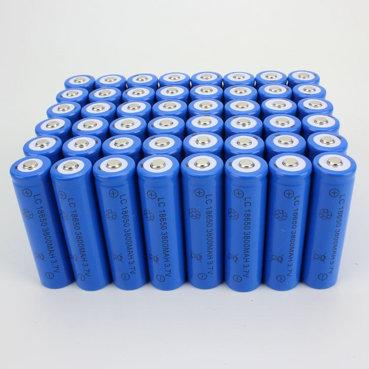 The headlamp of the powerful flashlight is equipped with a 18650 rechargeable lithium battery of 3.7v polymer with long battery life in stock pic 18