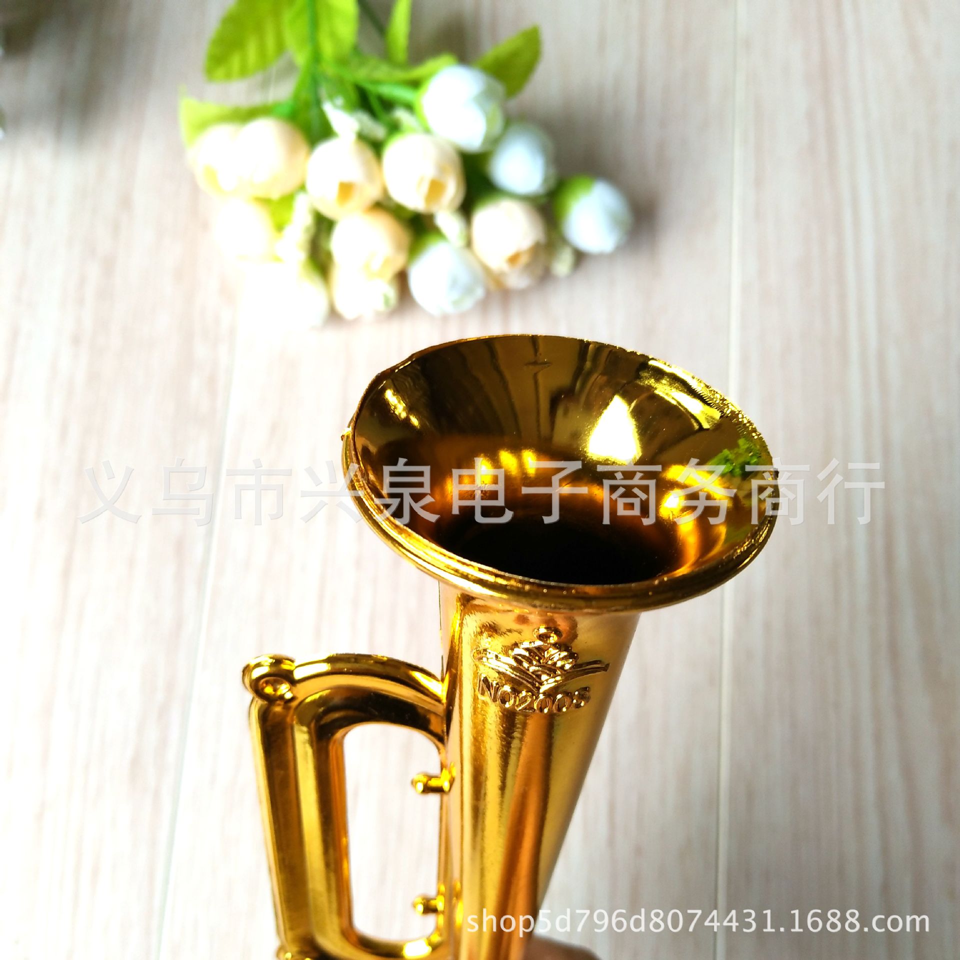 【 Zone 3-3 】 Yellow horn 960 per box, golden Western horn musical instrument toys, horn blowing and cheering props toys, horn wholesale at one or two yuan pic 4
