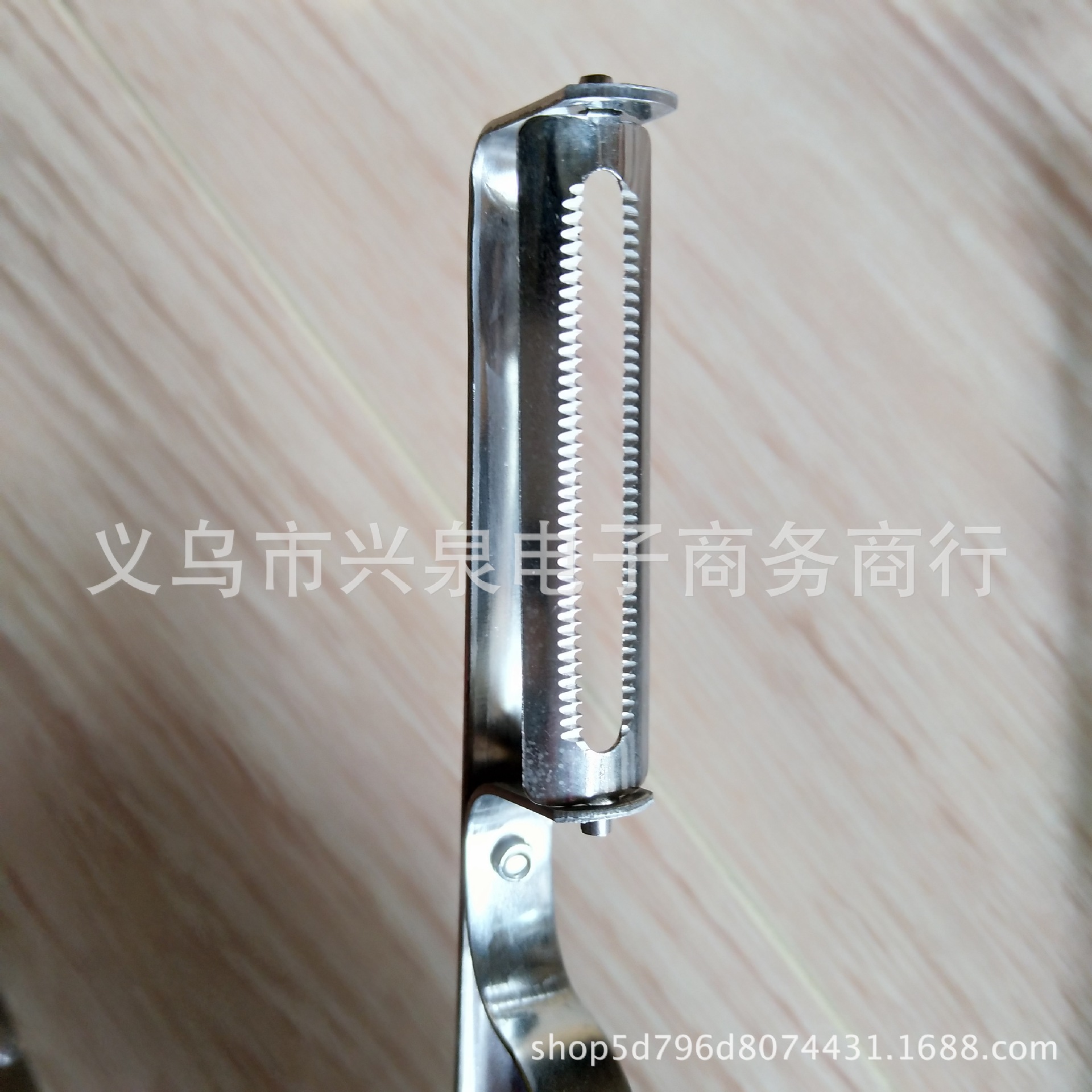 【 Zone 2-10 】【 Steel Handle Toothbrush Grater 】 2000 yuan per box, multi-functional vegetable and fruit peeler, metal peeler, fruit peeler, fruit peeling, wholesale 1 yuan pic 2