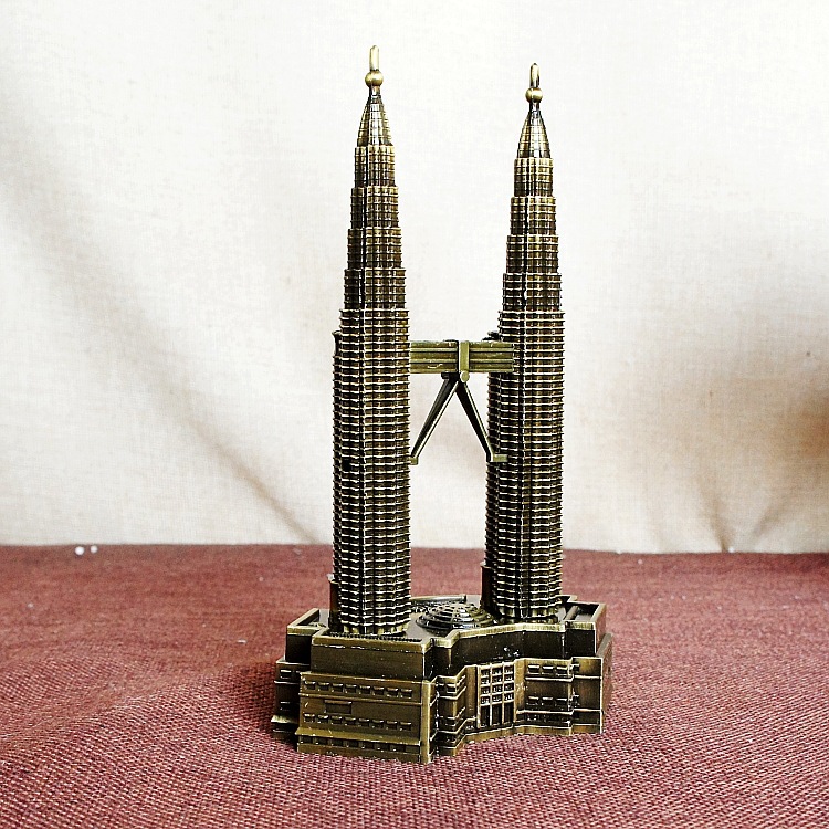 The new Kuala Lumpur Tourism Memorial Twin Towers are a finely crafted and permanently commemorated model of the twin towers pic 42