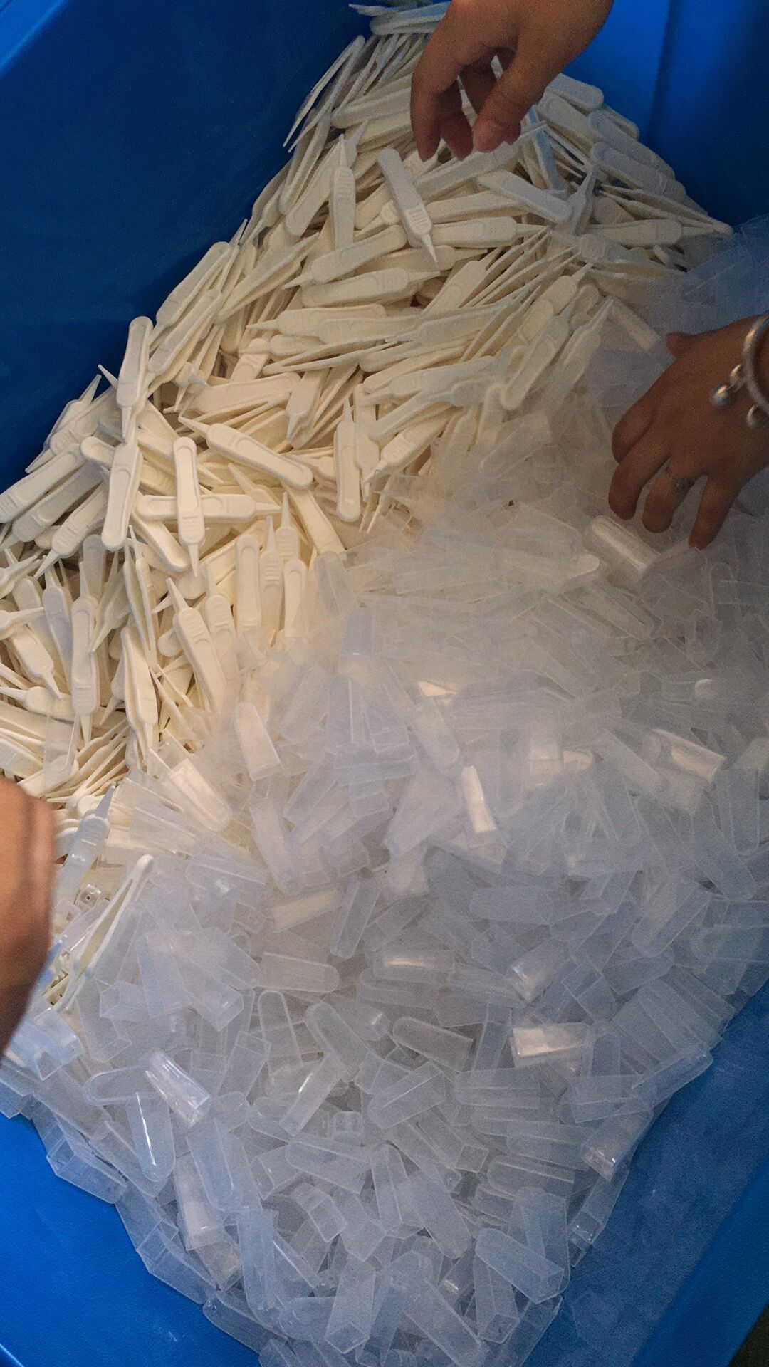 新起点洗护用品 婴儿鼻屎夹 宝宝日常护理清洁镊子圆头夹子详情3