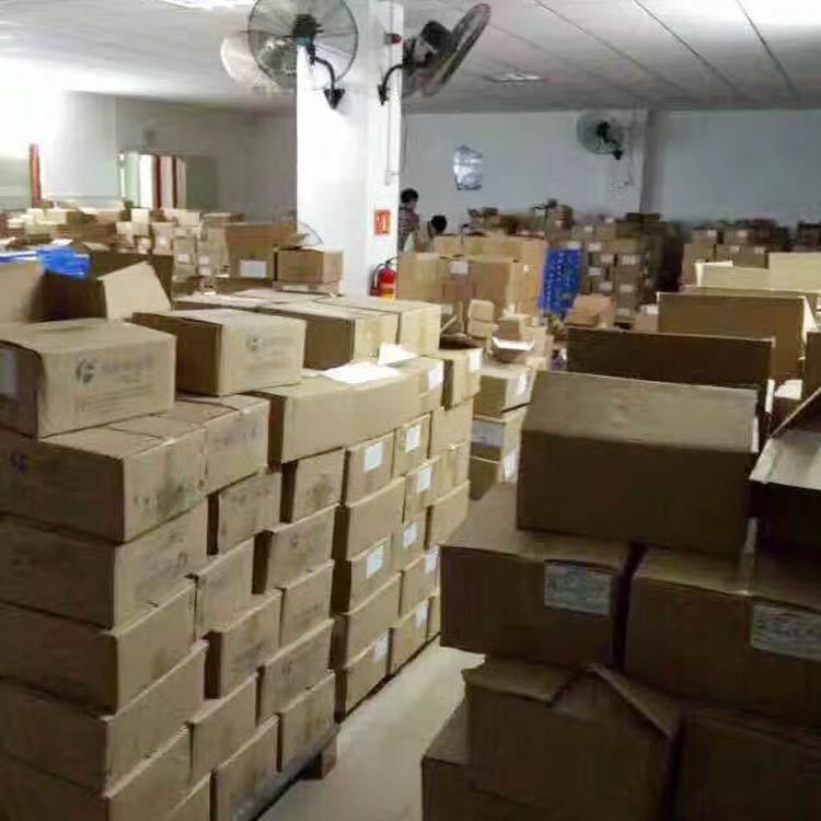 The headlamp of the powerful flashlight is equipped with a 18650 rechargeable lithium battery of 3.7v polymer with long battery life in stock pic 26