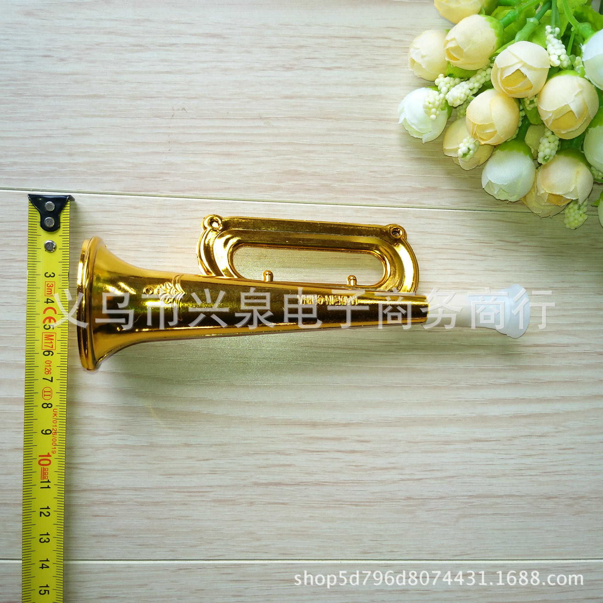 【 Zone 3-3 】 Yellow horn 960 per box, golden Western horn musical instrument toys, horn blowing and cheering props toys, horn wholesale at one or two yuan pic 3