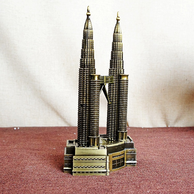 The new Kuala Lumpur Tourism Memorial Twin Towers are a finely crafted and permanently commemorated model of the twin towers pic 40