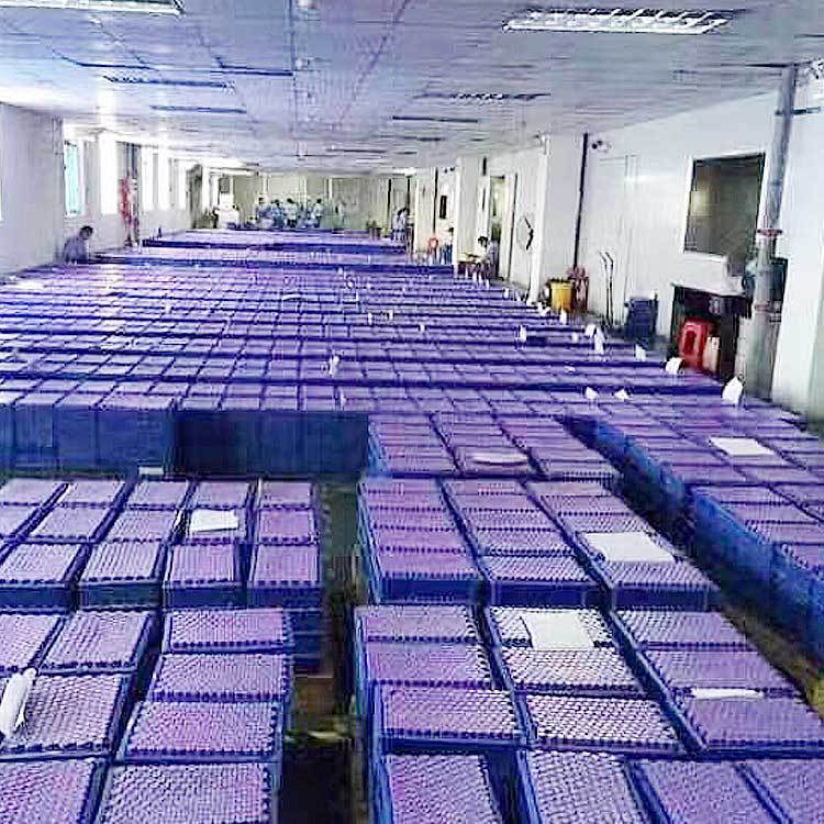 The headlamp of the powerful flashlight is equipped with a 18650 rechargeable lithium battery of 3.7v polymer with long battery life in stock pic 25