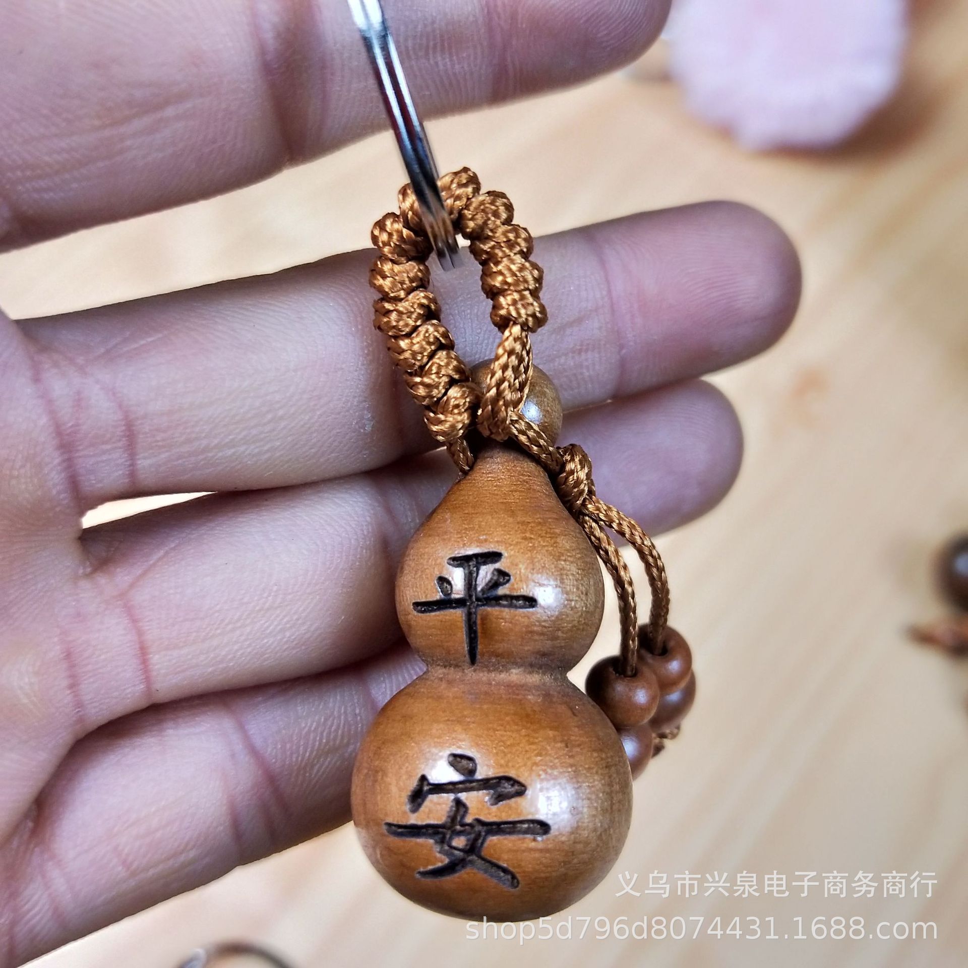 【 Zone 1-3 】 Peace Gourd 100/ Pack 2000/ Box Gourd Pendants Peace Gourd Keychains Wooden Gourd pendants 1 yuan 2 yuan store supply pic 1