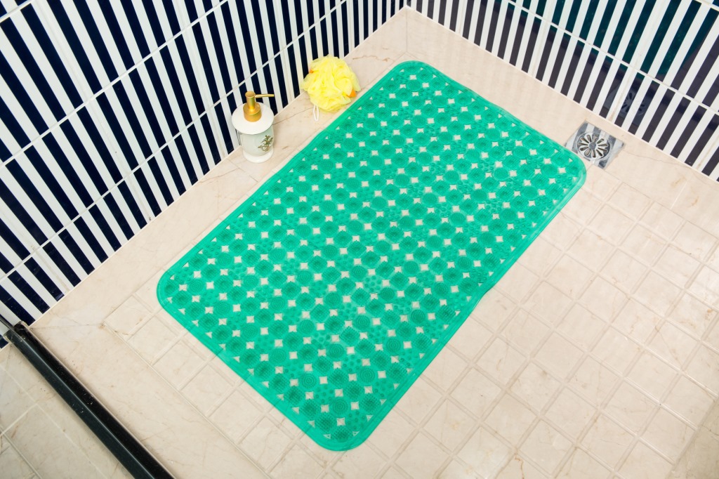 YB-01/02透色/实色大号水晶带刺洗澡垫按摩垫厕所吸盘卫浴垫详情4