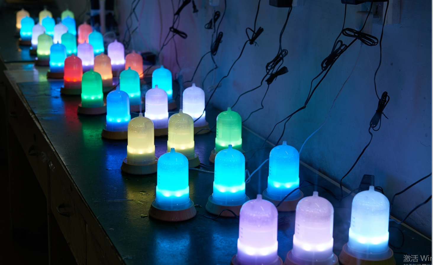 家用桌面超声波雾化加湿器大雾量小家电空气香薰水滴彩灯加湿器详情15