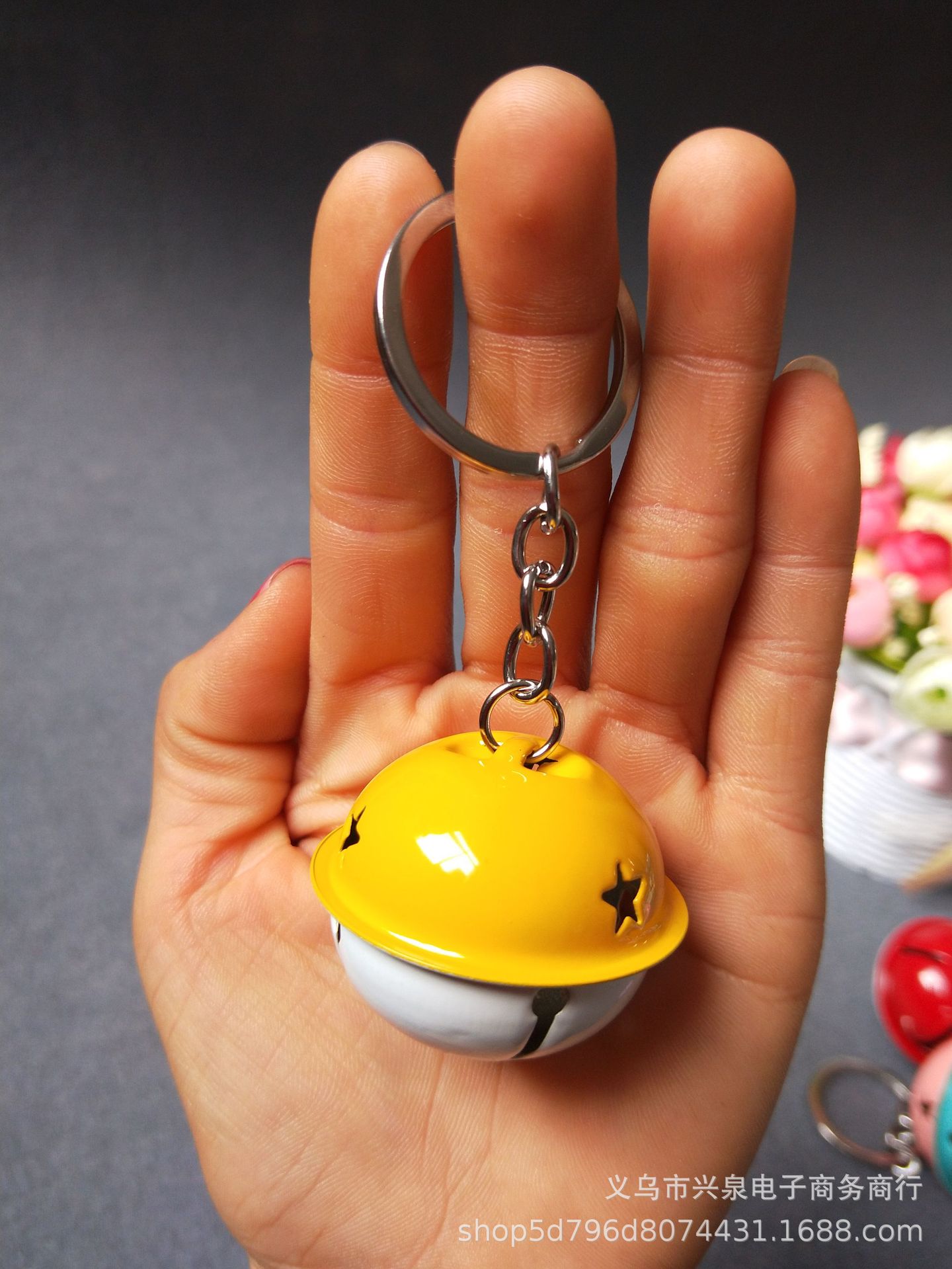 【 Zone 1-5 】 Big bell keychain 100/ pack 2000/ box Big bell key Pendant Metal Colored Bell keychain Keychain wholesale One yuan store pic 4
