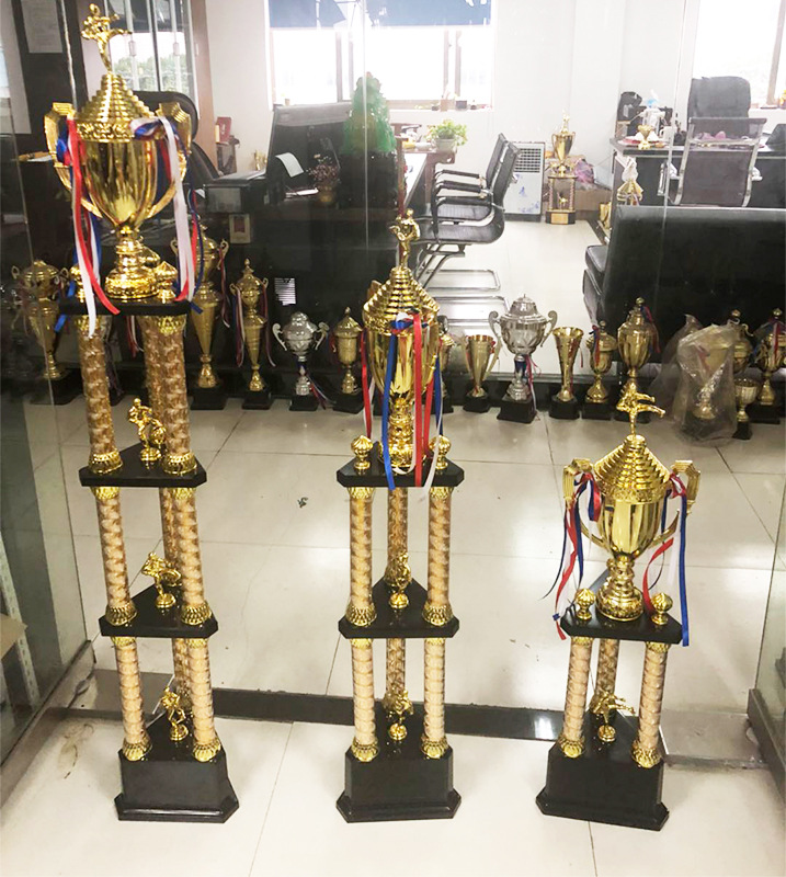 Wholesale of four-column trophies, creative high-end international large-scale competition trophies, corporate annual meeting trophies, and Taekwondo large trophies pic 20