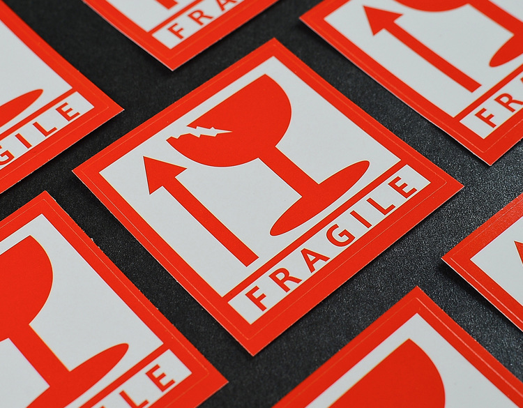 Fragile label English self-adhesive sticker in stock. Fragile label facing up, do not press. Express fragile item warning label pic 11