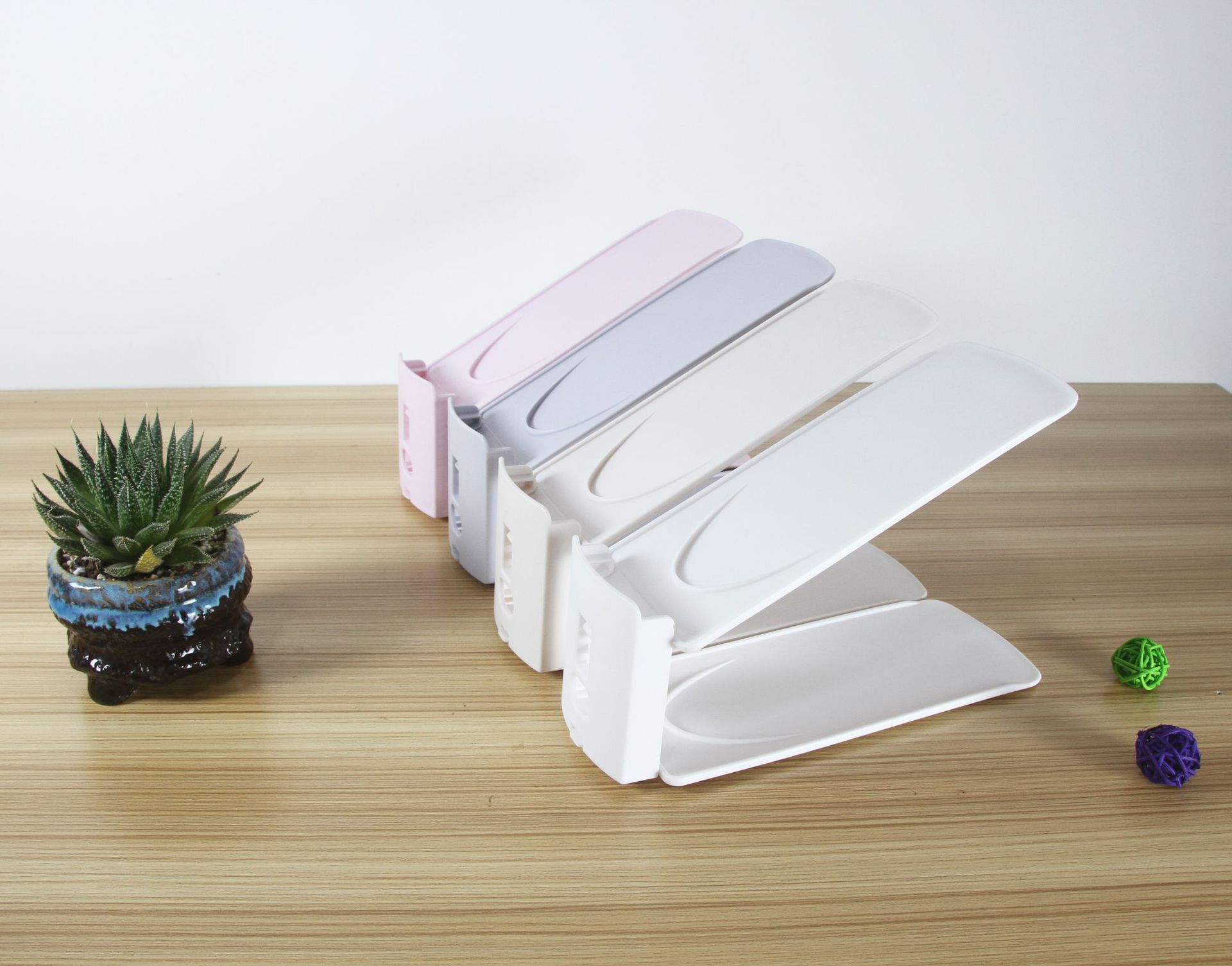 The 2018 new model of plastic shoe tray and shoe rack is a multi-functional, detachable and adjustable double-layer simple high-tech storage wonder pic 37