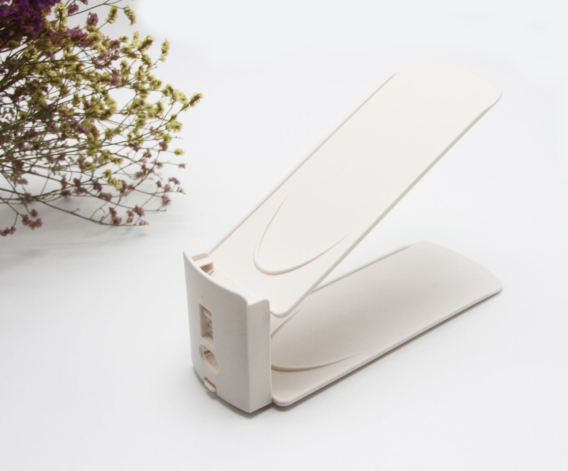 The 2018 new model of plastic shoe tray and shoe rack is a multi-functional, detachable and adjustable double-layer simple high-tech storage wonder pic 52