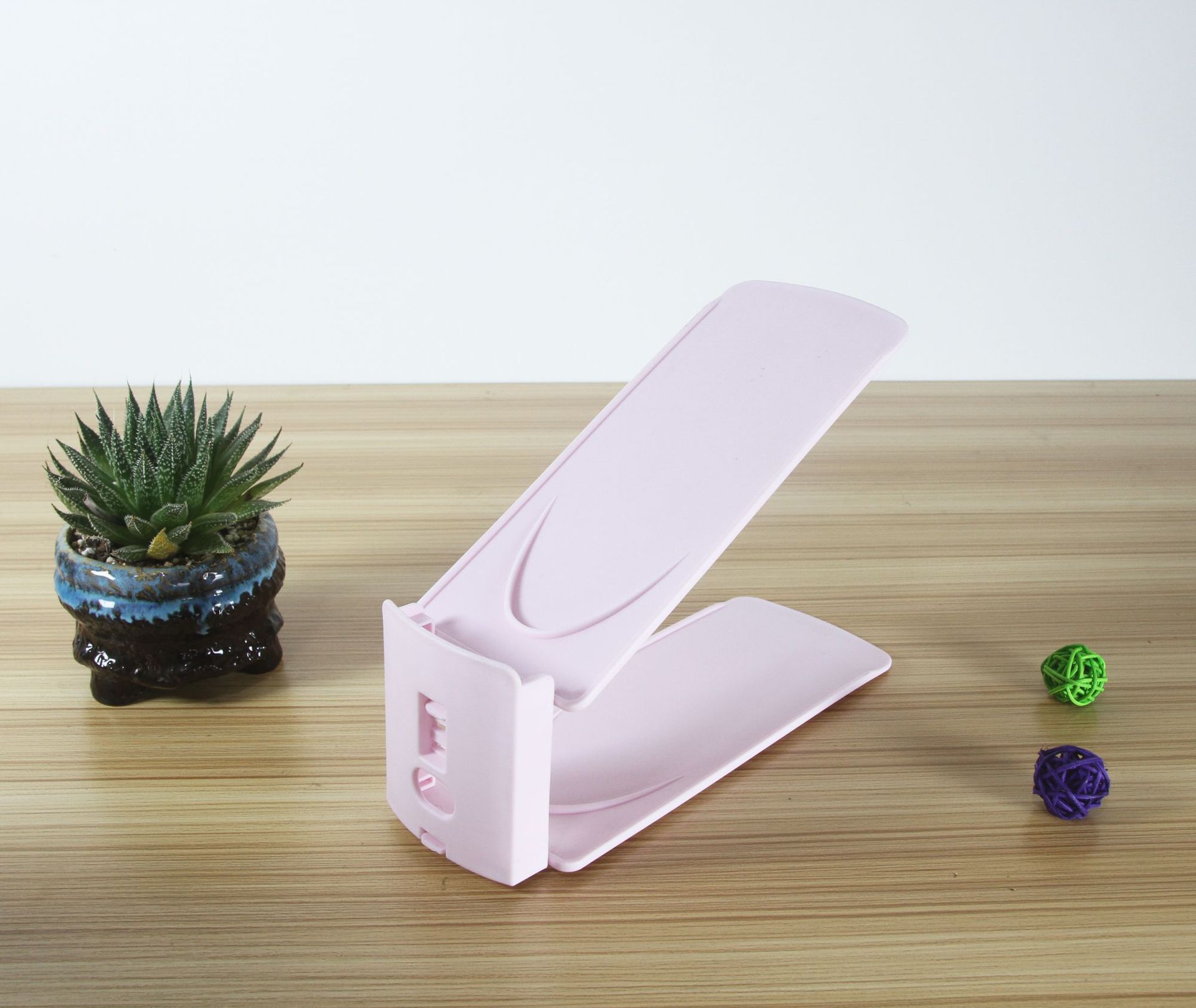 The 2018 new model of plastic shoe tray and shoe rack is a multi-functional, detachable and adjustable double-layer simple high-tech storage wonder pic 40