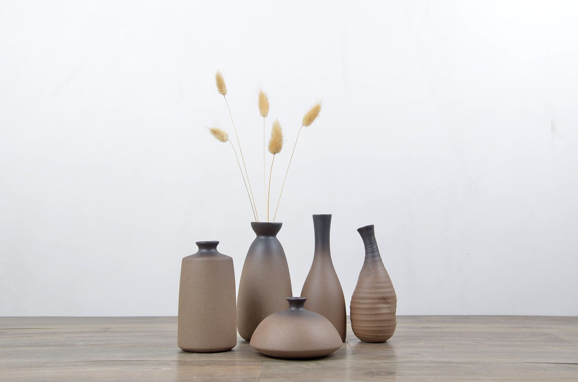Modern minimalist ceramic flower vases, European-style creative living room white dried flower vases, Nordic home decorative items pic 1
