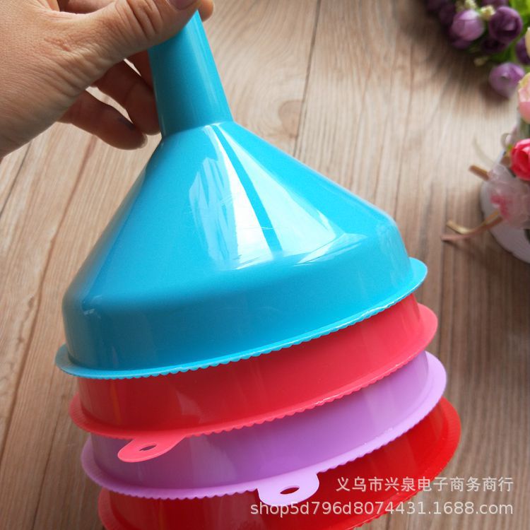 【 Zone 3-4 】 600 lace funnels per box, large household plastic funnels, oil drain, rice drain, kitchenware, wholesale at 1 or 2 yuan pic 3