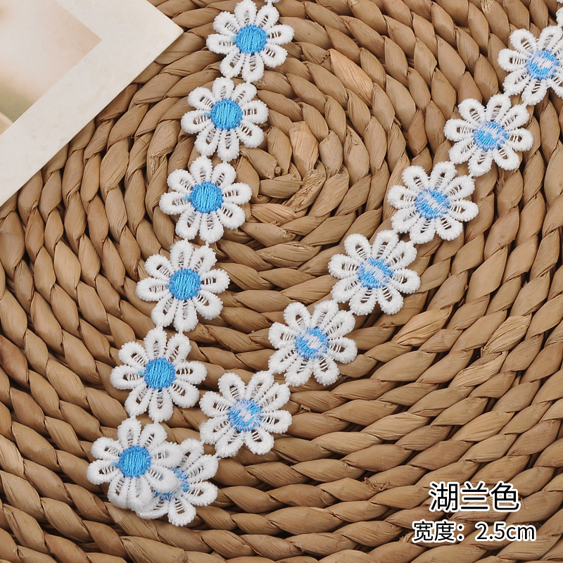 Wholesale of two-color lace with milk silk and chrysanthemum edges, 2.5CM in width, water-soluble embroidery lace from the manufacturer pic 9
