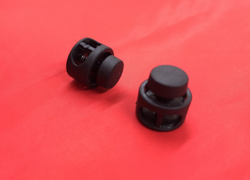 厂家直销供应圆形塑料绳扣双孔圆柱圆柱形弹簧扣猪鼻扣两孔彩色详情27