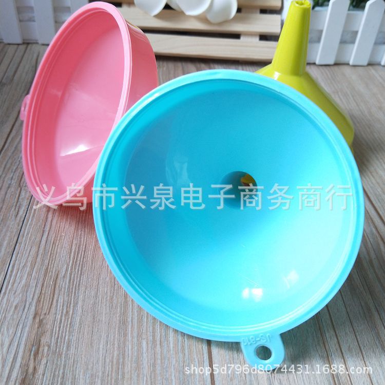 【 Zone 3-5 】 One box of 640 thickened color funnels, oil drain, kitchenware, water drain, wholesale supply at 1 or 2 yuan pic 6