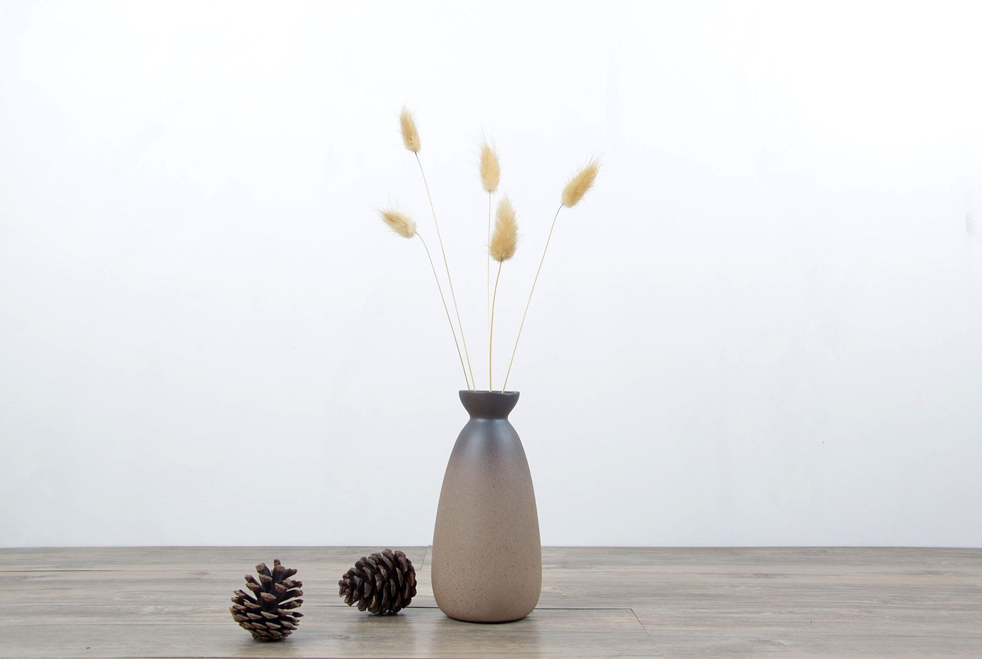 Modern minimalist ceramic flower vases, European-style creative living room white dried flower vases, Nordic home decorative items pic 3