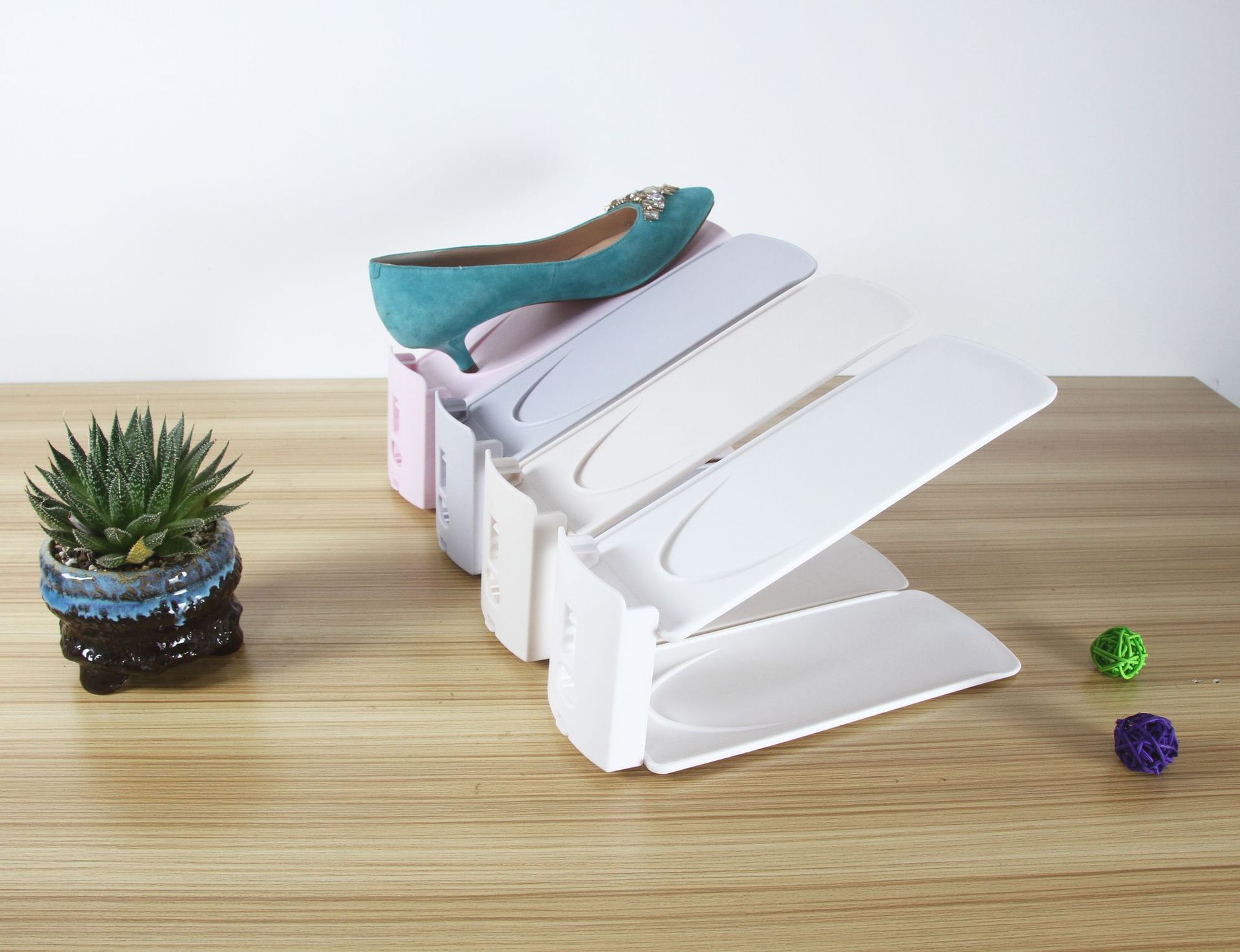 The 2018 new model of plastic shoe tray and shoe rack is a multi-functional, detachable and adjustable double-layer simple high-tech storage wonder pic 38