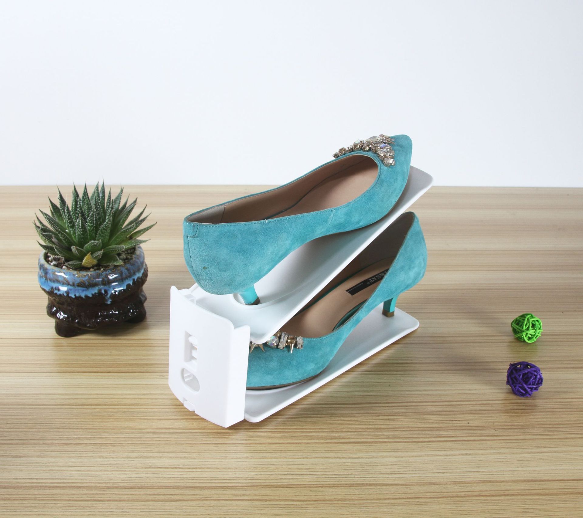 The 2018 new model of plastic shoe tray and shoe rack is a multi-functional, detachable and adjustable double-layer simple high-tech storage wonder pic 45