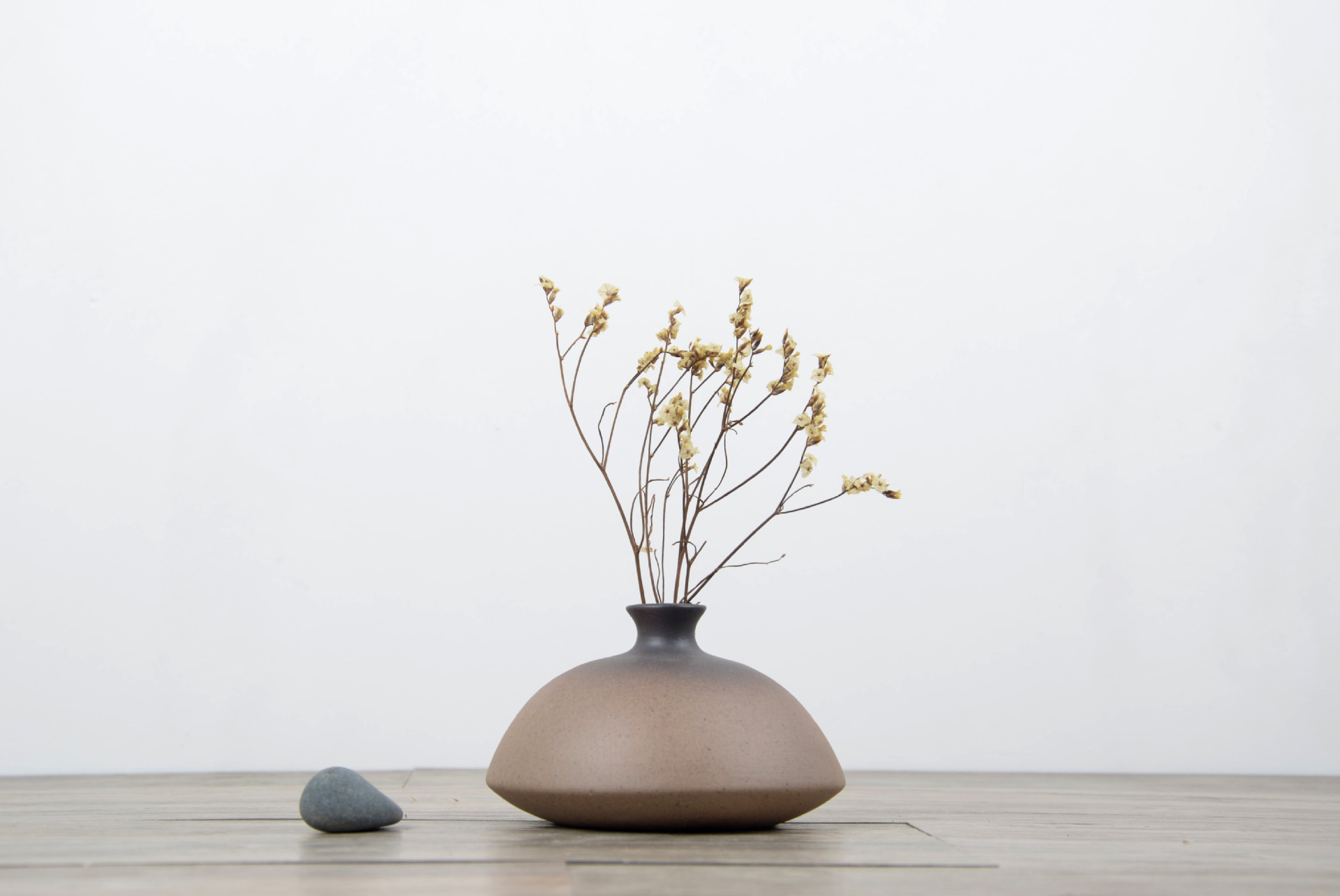 Modern minimalist ceramic flower vases, European-style creative living room white dried flower vases, Nordic home decorative items pic 8