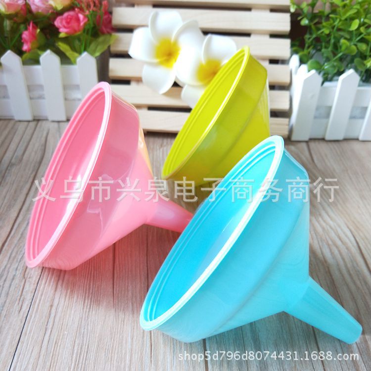 【 Zone 3-5 】 One box of 640 thickened color funnels, oil drain, kitchenware, water drain, wholesale supply at 1 or 2 yuan pic 4