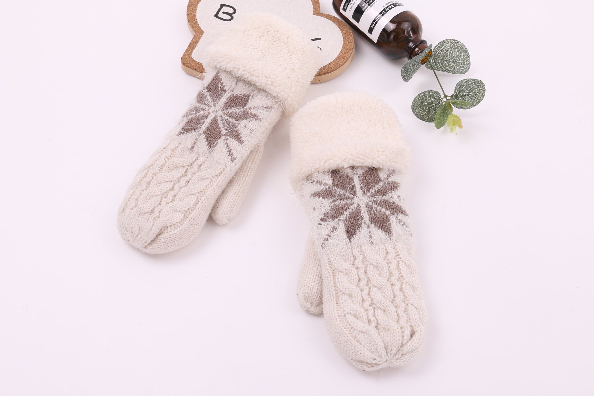 New style of warm, fleece and thickened mitten gloves for women, cute and sweet woolen finger-wrapped gloves for students, wholesale from the manufacturer pic 6
