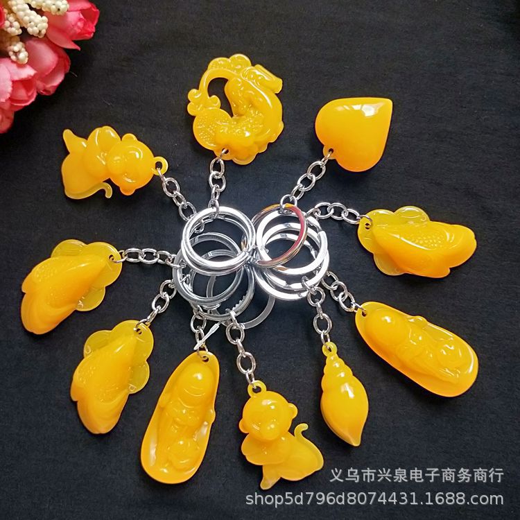 【 Zone 1-5 】 Imitation beeswax carved pendants 100 yuan per pack, one yuan. Good supply at street stalls. Imitation beeswax carved key pendants and creative keychains are selling well at temple fairs pic 3