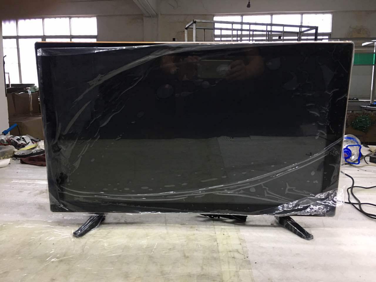 We supply 17-inch built-in digital TV DVB-T2 LCD TVS and 12V DC home color TVS pic 9