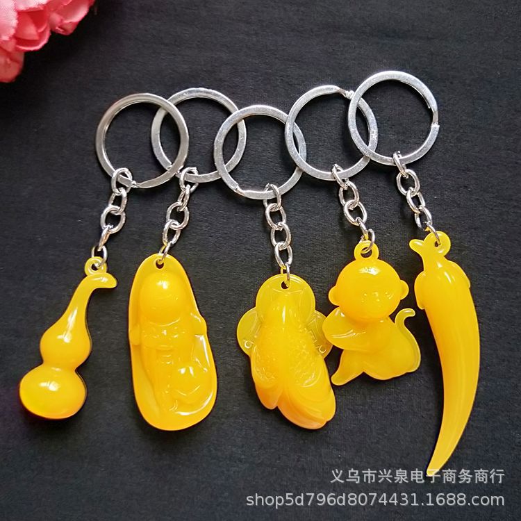 【 Zone 1-5 】 Imitation beeswax carved pendants 100 yuan per pack, one yuan. Good supply at street stalls. Imitation beeswax carved key pendants and creative keychains are selling well at temple fairs pic 2