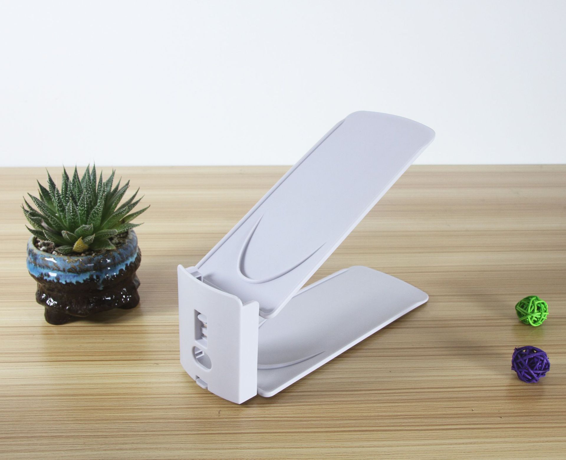 The 2018 new model of plastic shoe tray and shoe rack is a multi-functional, detachable and adjustable double-layer simple high-tech storage wonder pic 42