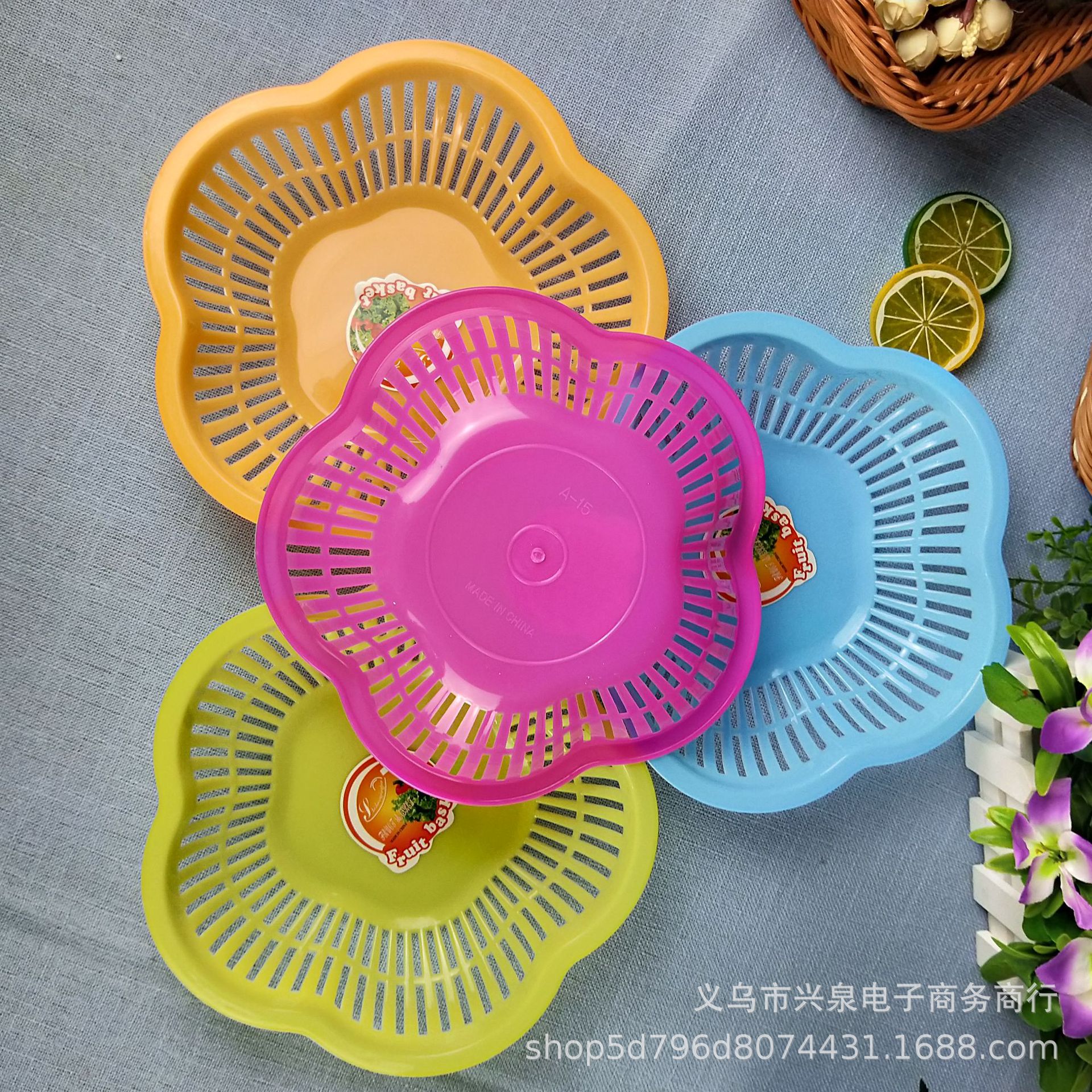 【 Zone 3-7 】A-15 Colored Fruit Baskets: 600 yuan per box. Fruit baskets, snack baskets, flower-shaped new material hollow fruit baskets, melon and fruit baskets: One yuan product pic 2