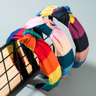 The new Korean version of the three-dimensional simulation rose headband is a fashionable and sweet female hairpin headband. It is an elegant street style and ball hair accessory pic 9