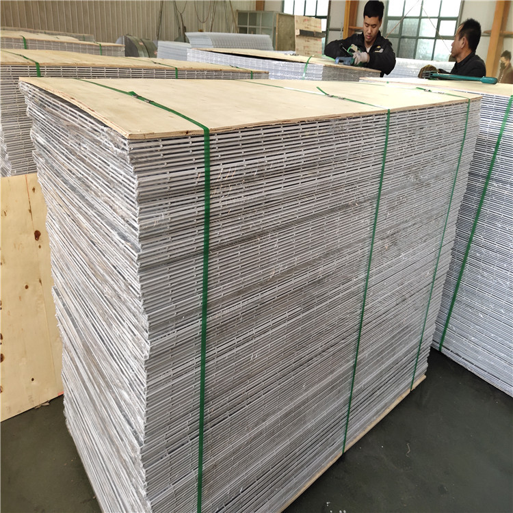 We offer in-stock supply of steel bar welded mesh, construction spot welded thickened electric welded wire mesh, and cold-rolled ribbed steel mesh pic 10