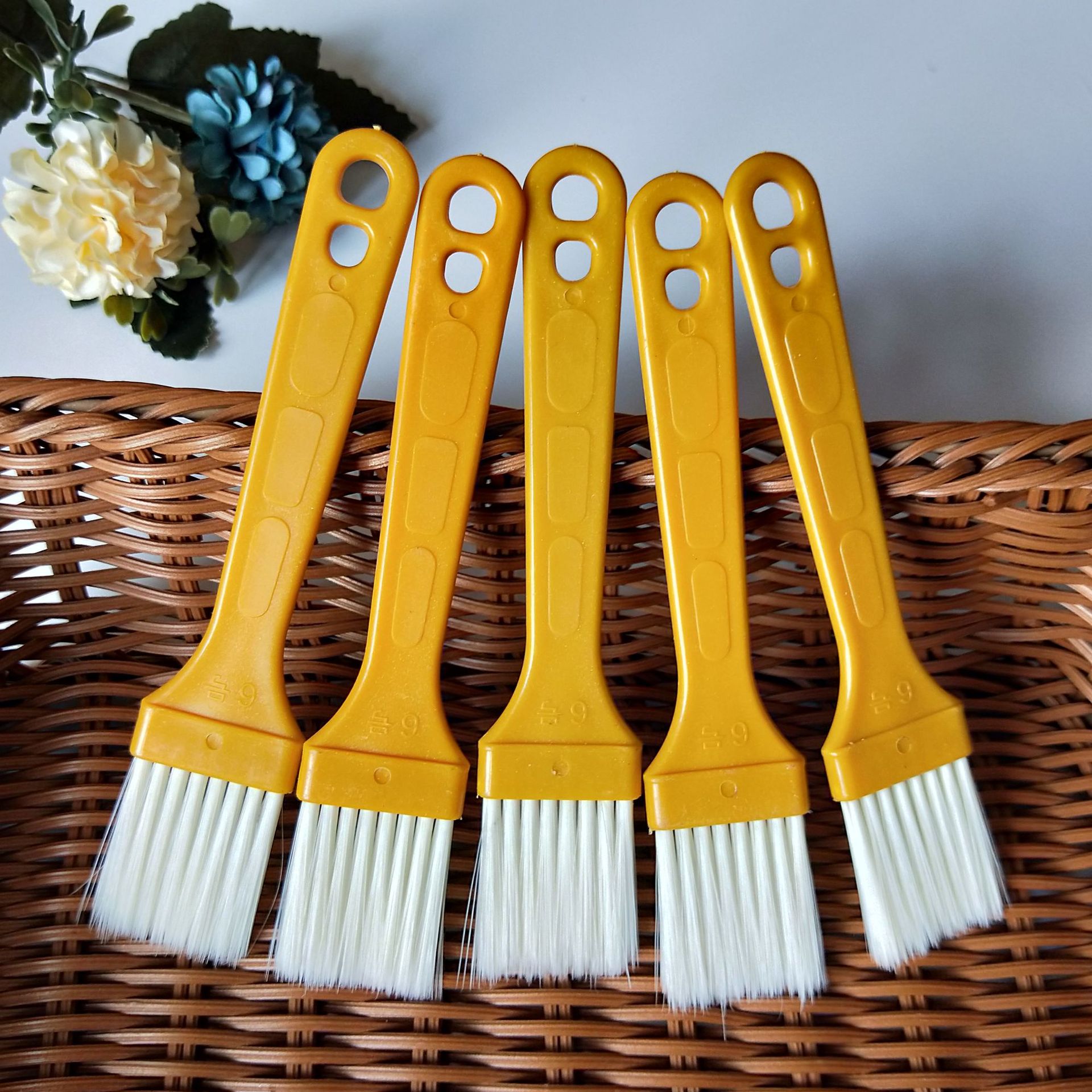 【 Zone 3-7 】 No. 6 board brush 50 yuan per box 3000 yuan per case No. 6 board brush Plastic yellow handle barbecue brush Nylon filament paint brush Cleaning brush 1 yuan store wholesale pic 5