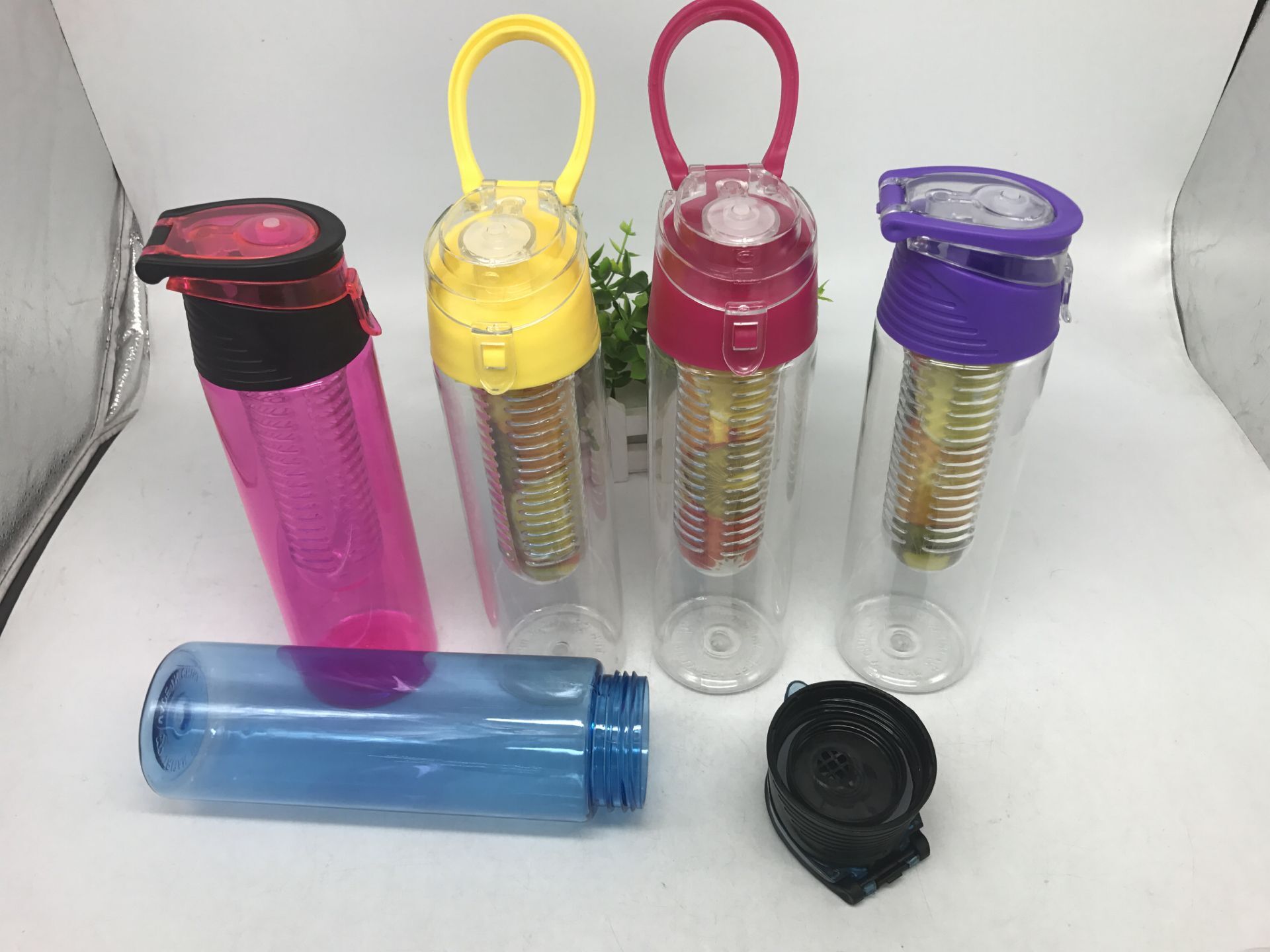 Cross-border Amazon sports and creative outdoor fruit, colorful transparent scale, large-capacity portable water cup for girls, plastic cup pic 12