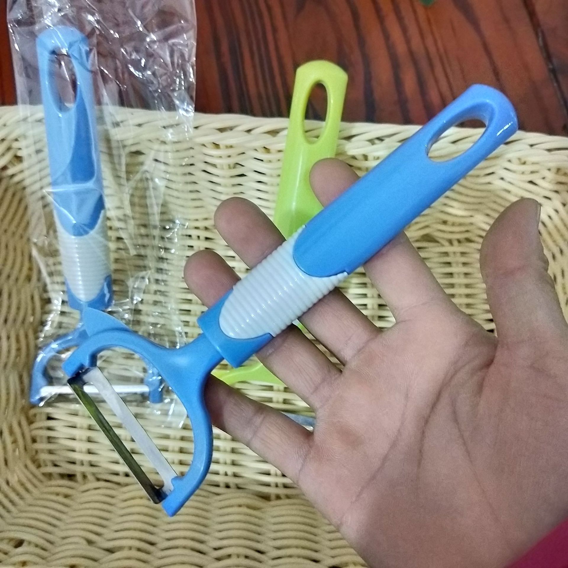【 Zone 2-10 】926 peeler 10/ pack 1000/ box Peeler Flat head Peeler, colored peeler 1 yuan store kitchenware 1 yuan wholesale pic 3