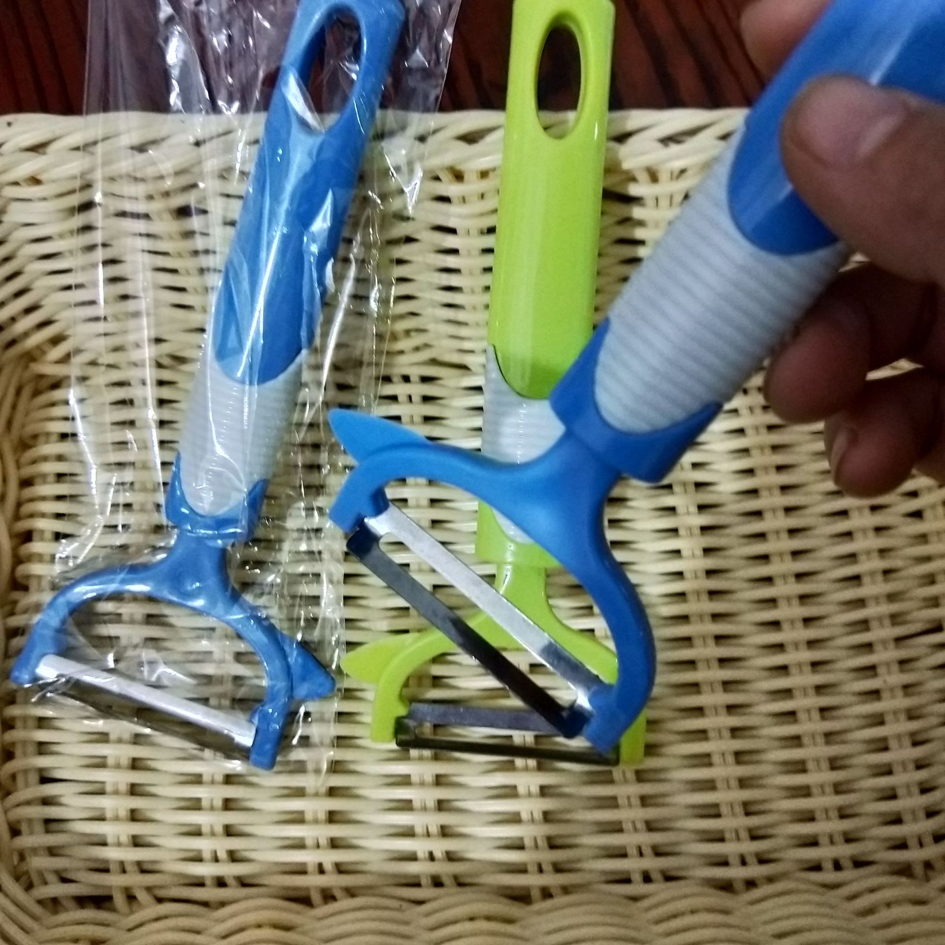 【 Zone 2-10 】926 peeler 10/ pack 1000/ box Peeler Flat head Peeler, colored peeler 1 yuan store kitchenware 1 yuan wholesale pic 4