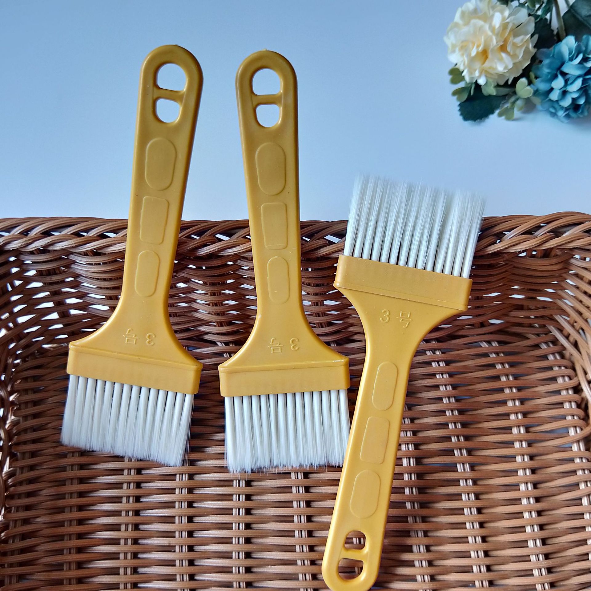 【 Zone 3-7 】 No. 3 board brush: 40 yuan per box, 1800 yuan per case. Special batch: Yellow bristle brush, yellow handle paint brush, barbecue chef: 1 yuan. Wholesale of hardware tools pic 4
