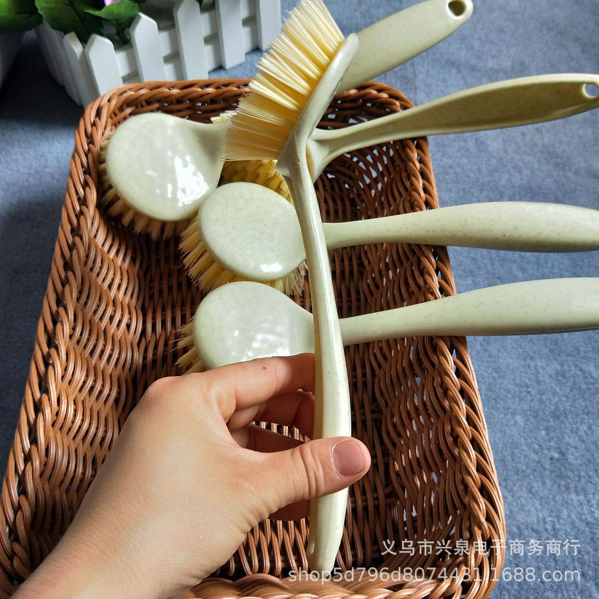 【 Zone 2-10 】 Yellow-handled pot brush 500 per box, hanging pot brush, wheat orange stem pot brush, multi-purpose cleaning brush, pot and bowl brush, kitchen countertop cleaning brush pic 4