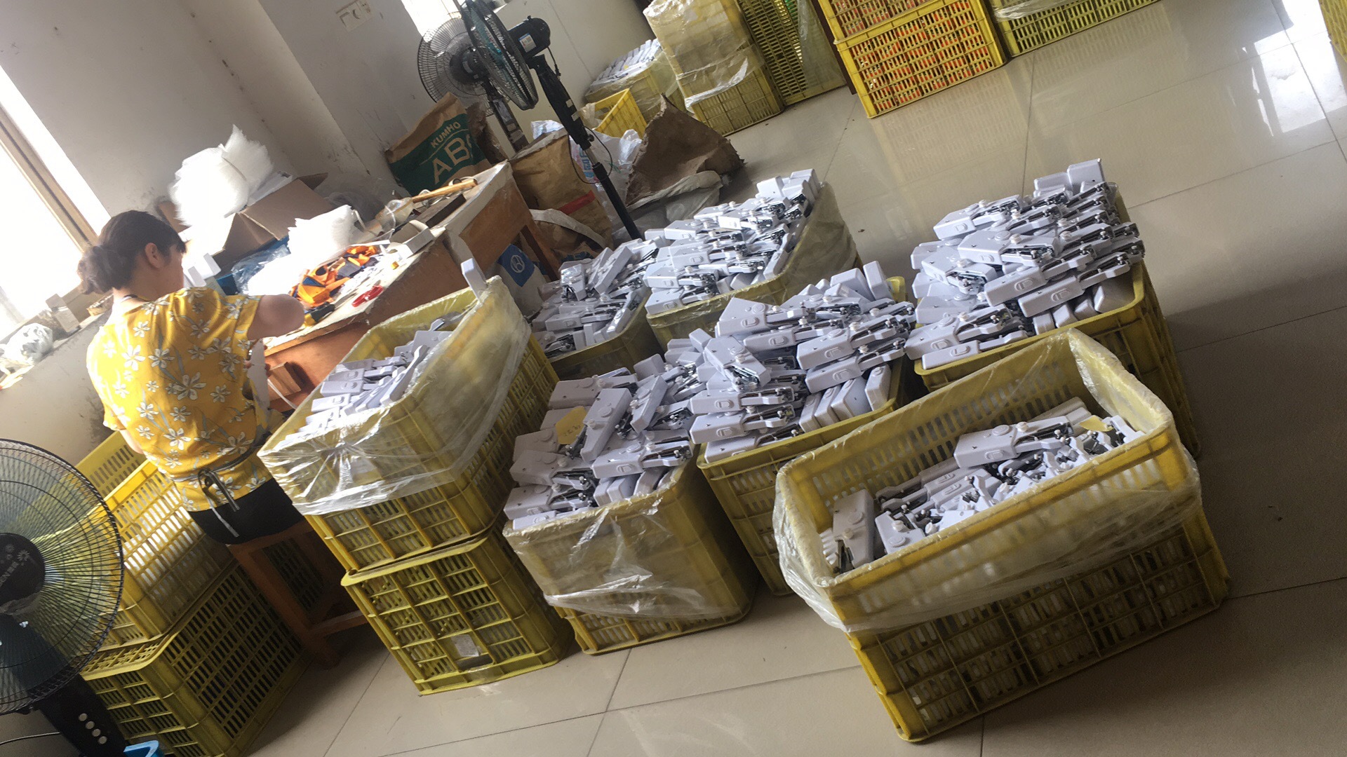 Handheld portable sewing machine handy stitch multi-functional mini electric sewing machine Manual sewing machine pic 4