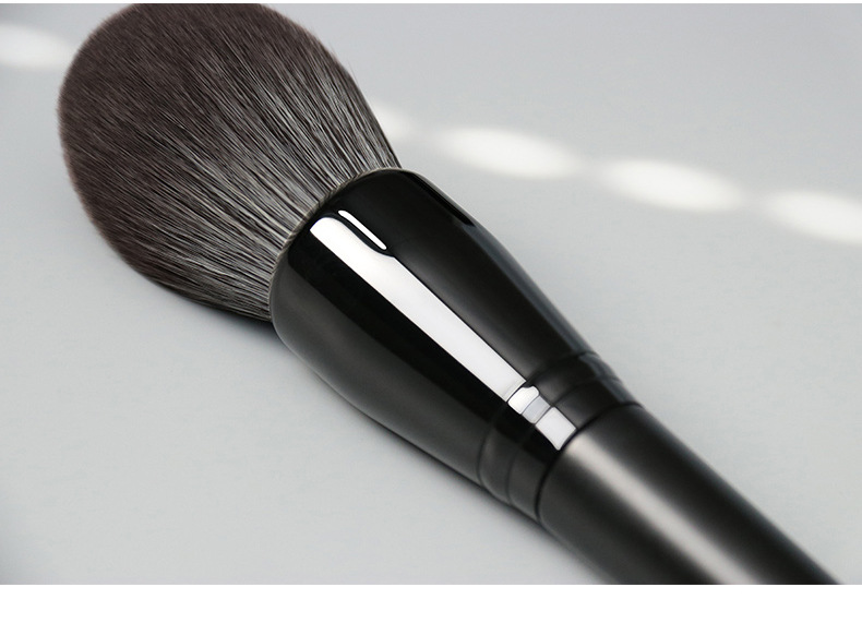 Black single makeup brush, soft and fluffy bristles, shiny black handle, beauty tool wholesale pic 7