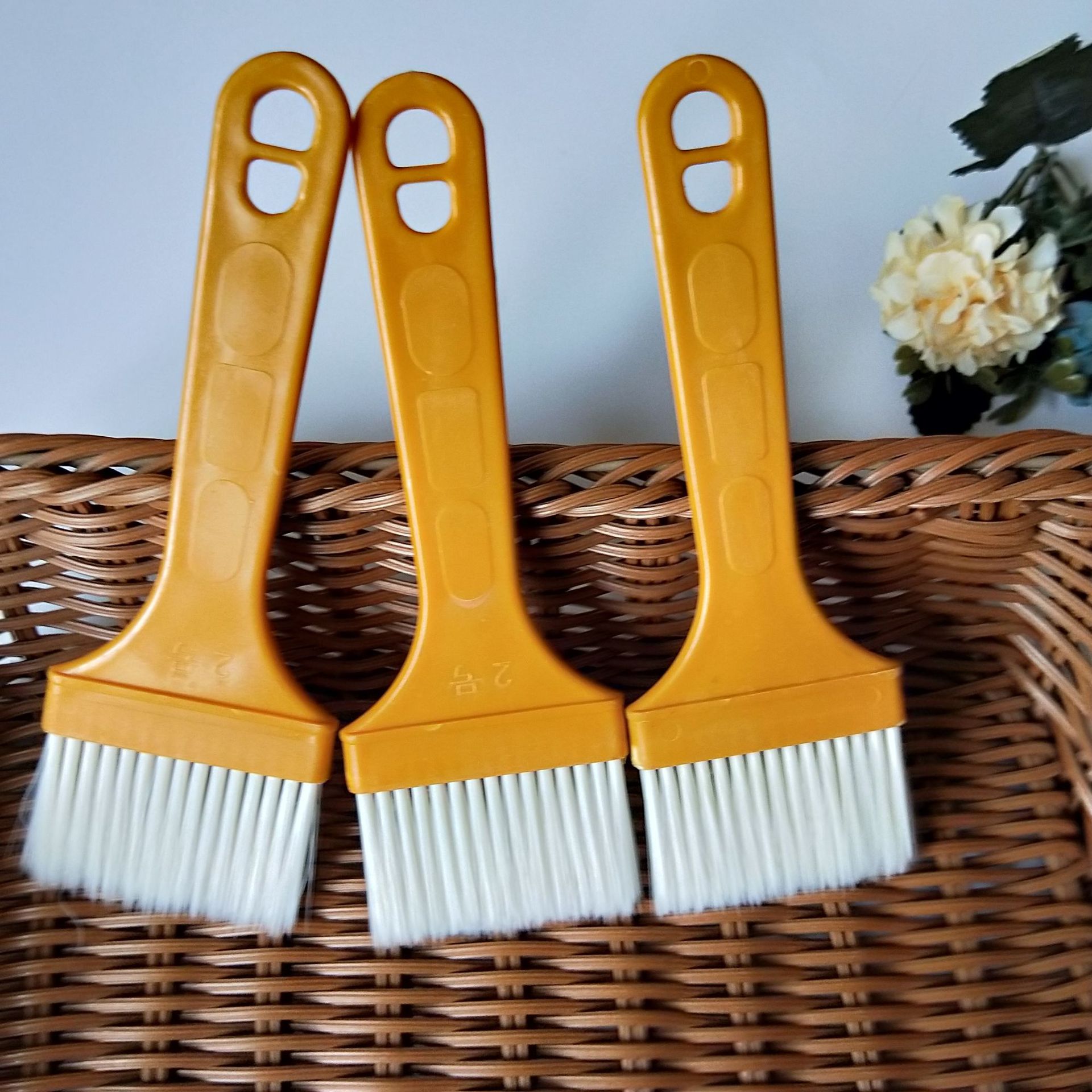 【 Zone 3-7 】 No. 2 board brush: 40 yuan per box, 1680 yuan per box, 1 yuan. Store: Yellow bristle brush, white bristle brush, paint brush, barbecue brush: 1 yuan, 2 yuan wholesale pic 7
