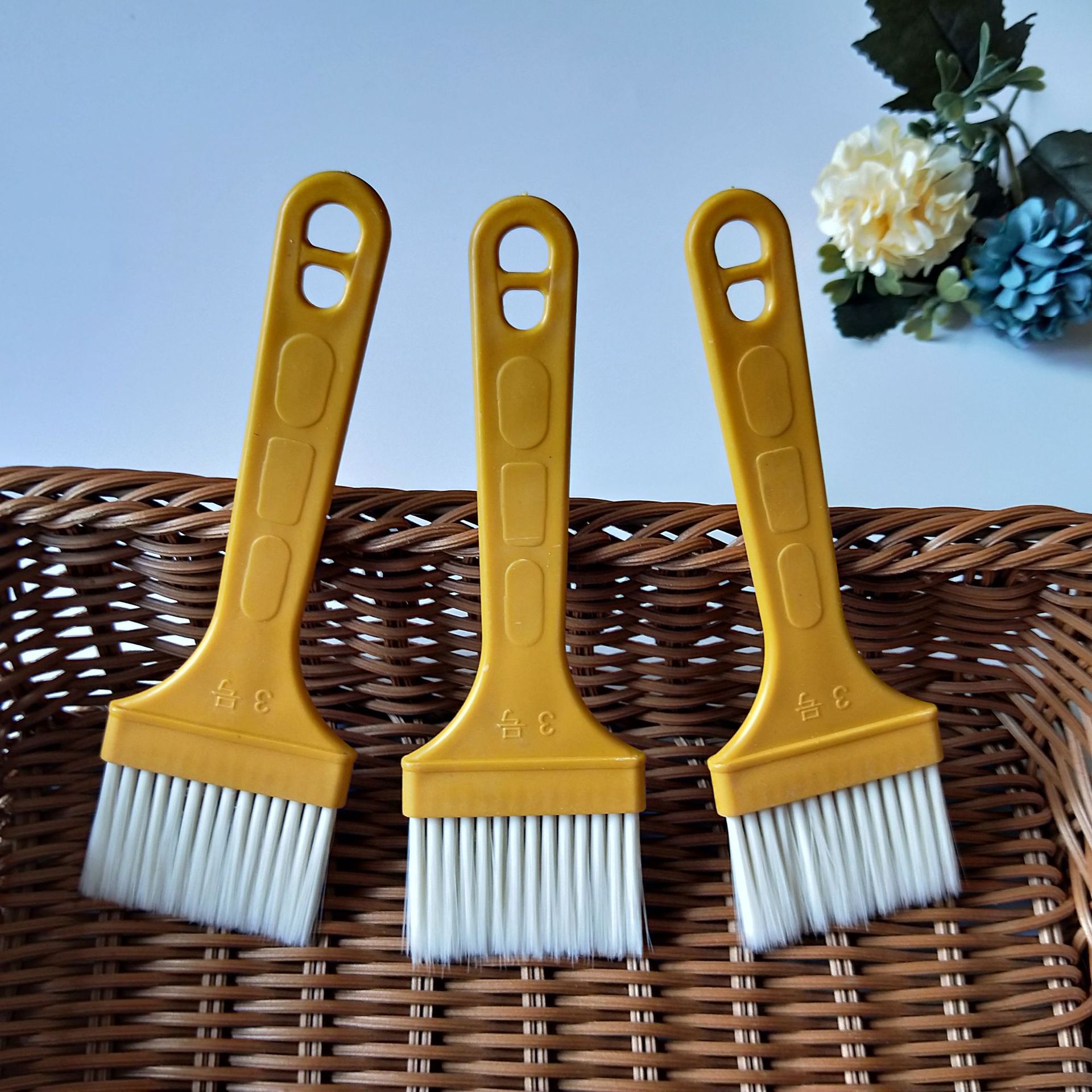 【 Zone 3-7 】 No. 3 board brush: 40 yuan per box, 1800 yuan per case. Special batch: Yellow bristle brush, yellow handle paint brush, barbecue chef: 1 yuan. Wholesale of hardware tools pic 5