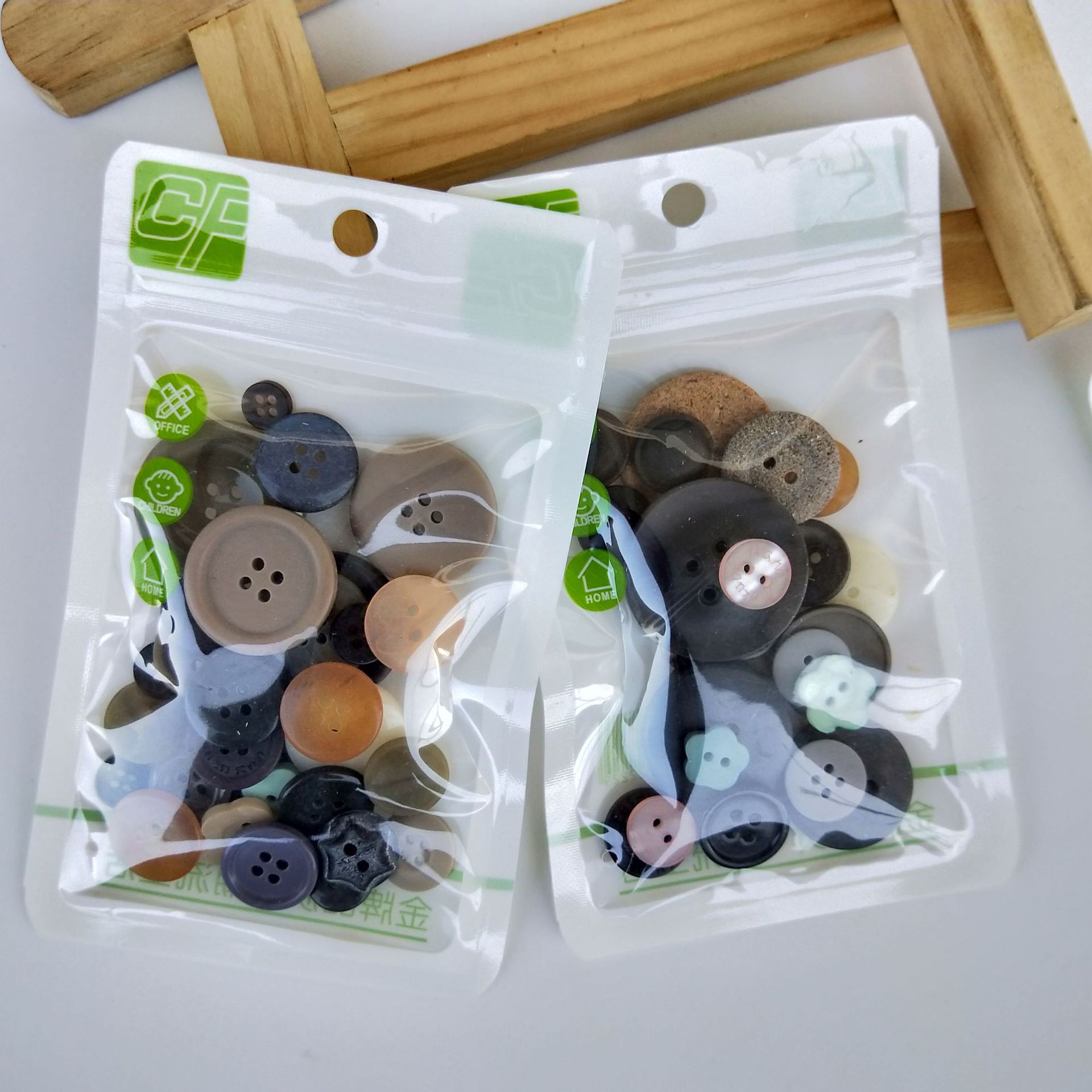 In zones 2-12, bagged buttons are priced at 1,000 yuan per box. We offer button sets and bagged buttons of different specifications for wholesale at 1 yuan pic 7