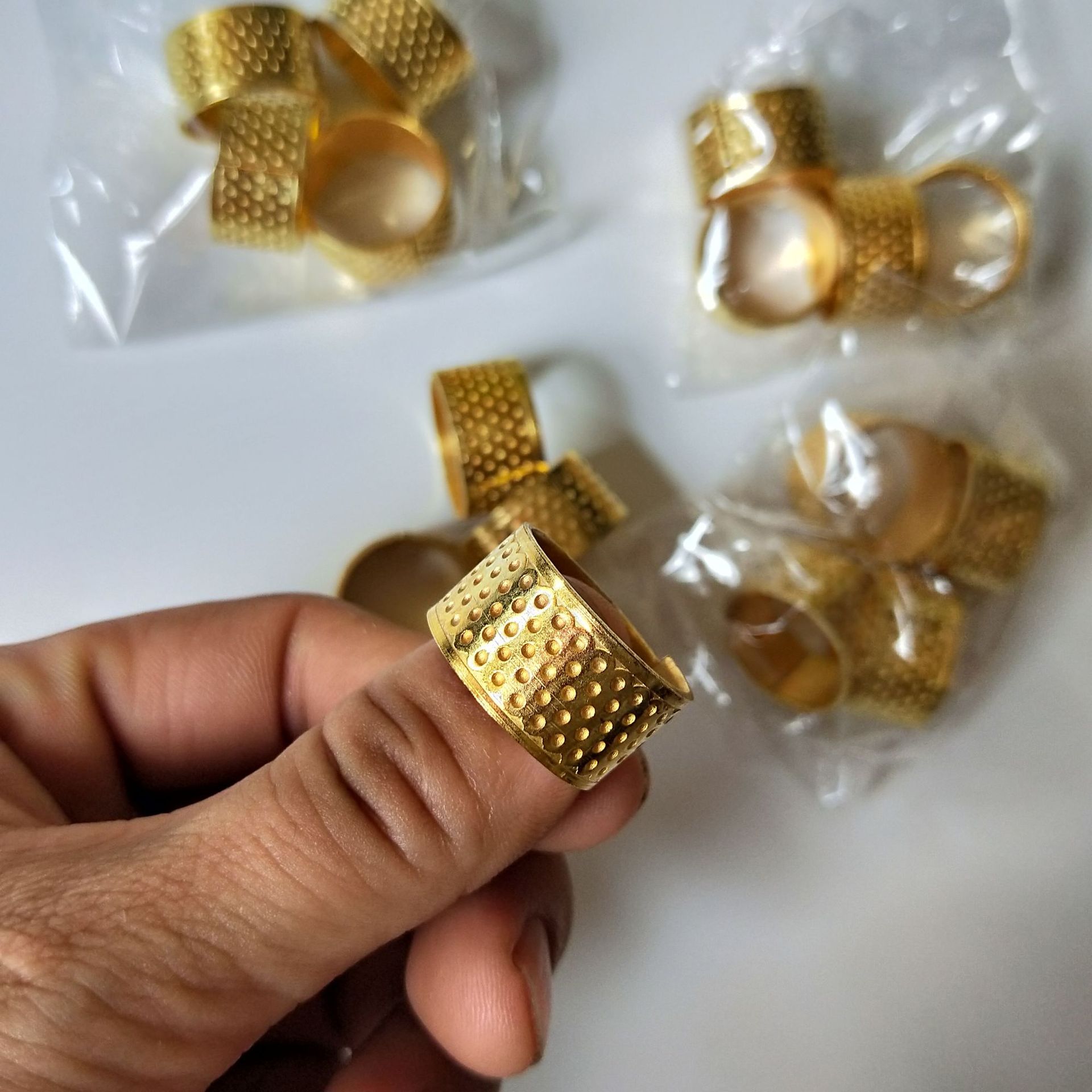 【 Zone 1-6 】4 pieces of thimble, 50 yuan per pack. 1000 packs. 4 pieces of thimble, thickened thimble sewing tools, 1 yuan per piece. Source: 1 yuan. Store wholesale: 1 yuan pic 2