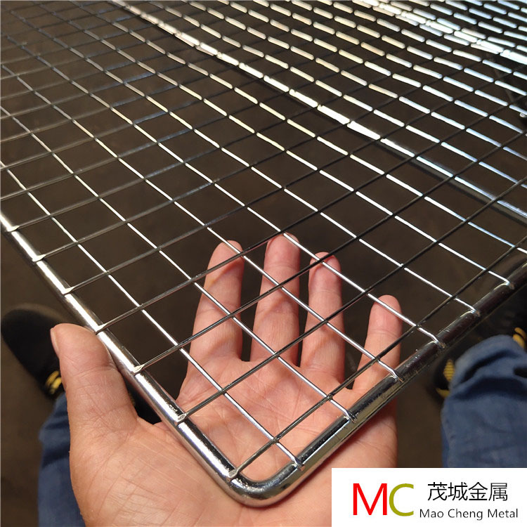 We offer in-stock supply of steel bar welded mesh, construction spot welded thickened electric welded wire mesh, and cold-rolled ribbed steel mesh pic 5